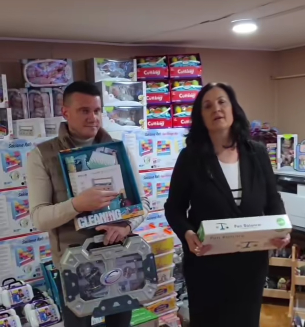 НОВОГОДИШЊИ ПАКЕТИЋИ ЗА 1420 МАЛИШАНА