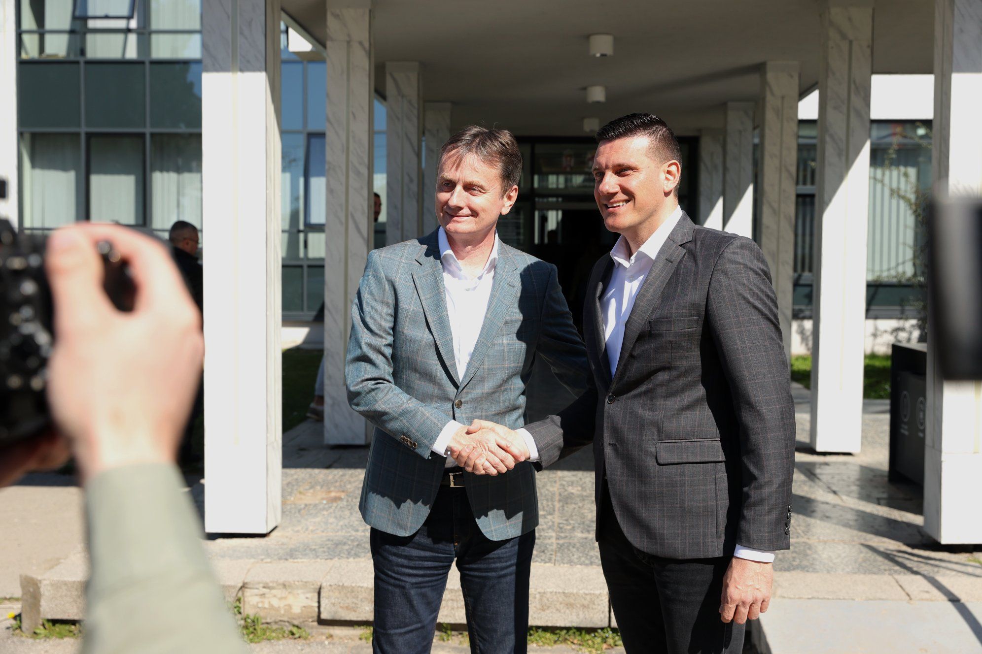 НАЈАВЉЕНА РЕКОНСТРУКЦИЈА ПАЛАНАЧКЕ ГИМНАЗИЈЕ И ВЕЛИКА УЛАГАЊА У БОЛНИЦУ